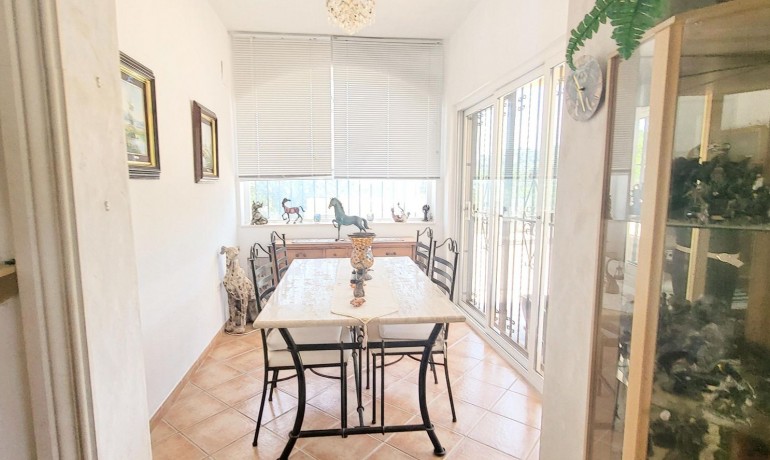 Sale - Finca / Country Property -
Hondon - Hondon de Las Nieves