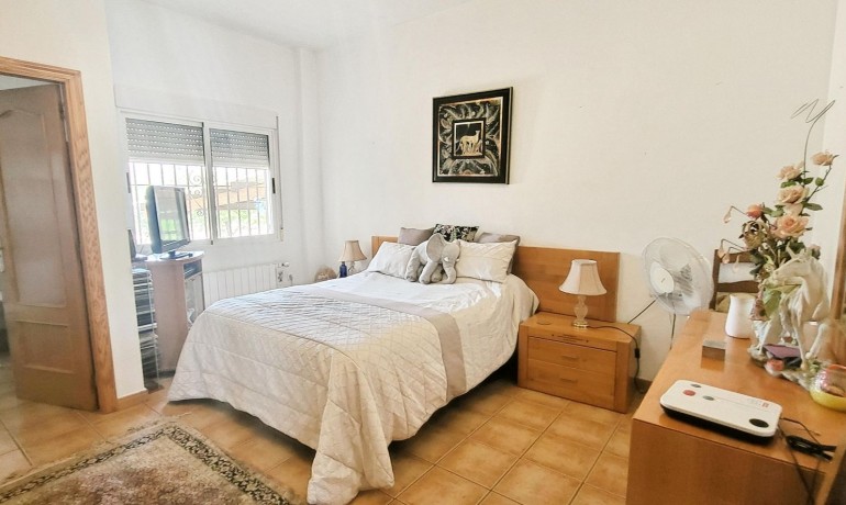 Sale - Finca / Country Property -
Hondon - Hondon de Las Nieves