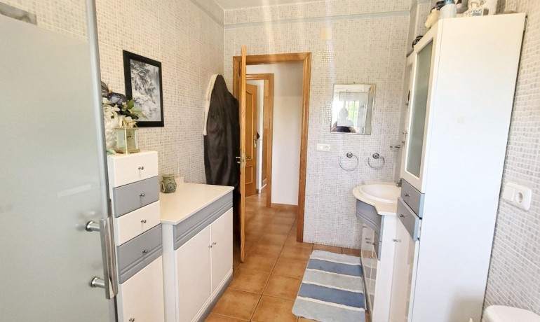 Sale - Finca / Country Property -
Hondon - Hondon de Las Nieves