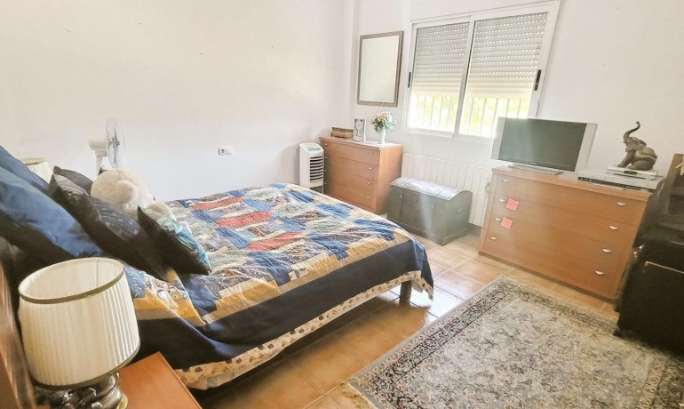 Sale - Finca / Country Property -
Hondon - Hondon de Las Nieves