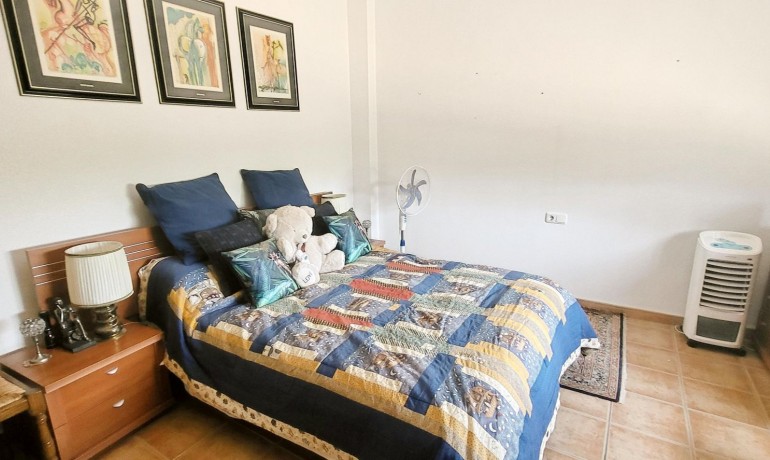 Sale - Finca / Country Property -
Hondon - Hondon de Las Nieves