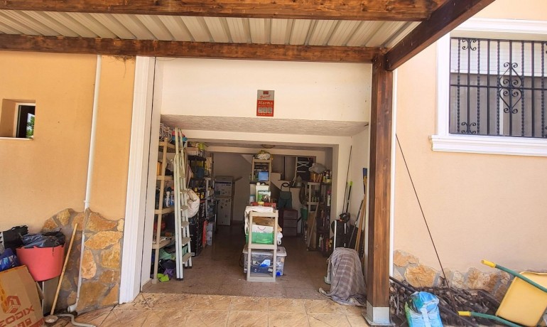 Sale - Finca / Country Property -
Hondon - Hondon de Las Nieves