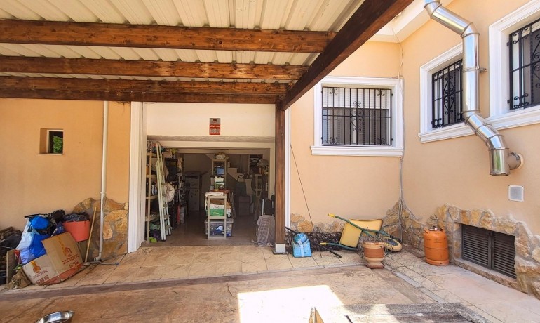 Sale - Finca / Country Property -
Hondon - Hondon de Las Nieves
