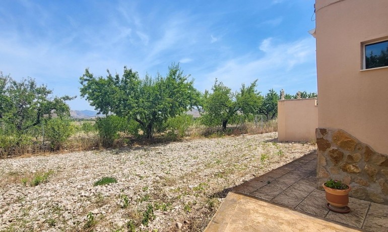 Sale - Finca / Country Property -
Hondon - Hondon de Las Nieves