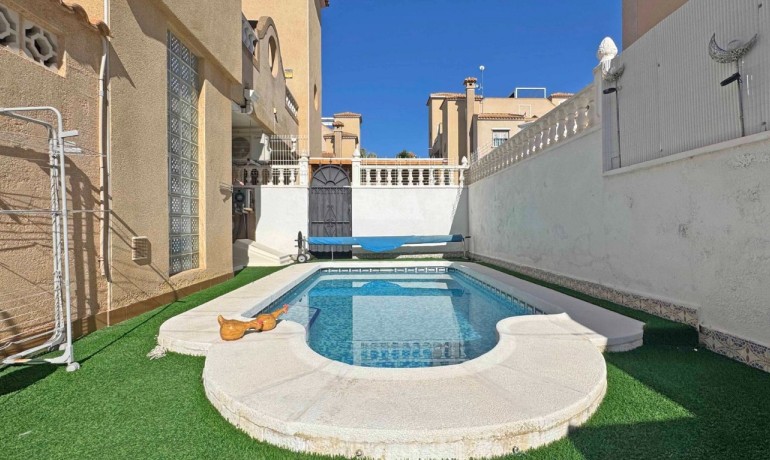 Sale - House -
Orihuela Costa - Villamartin