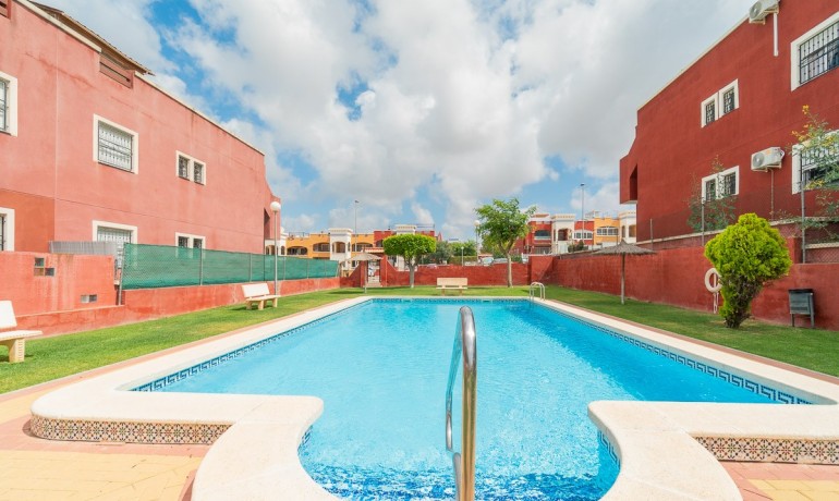 Venta - Apartamento / piso -
Orihuela Costa