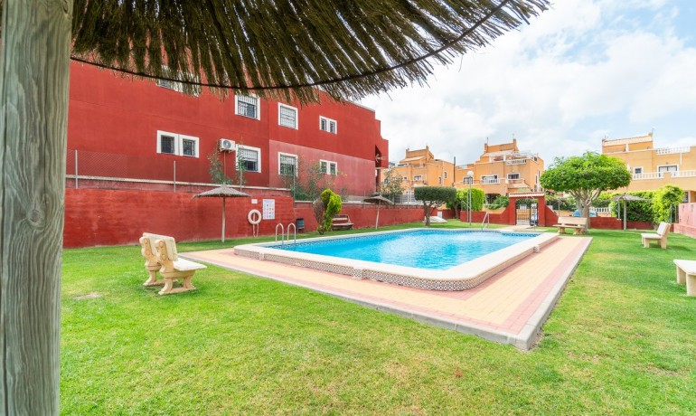 Venta - Apartamento / piso -
Orihuela Costa