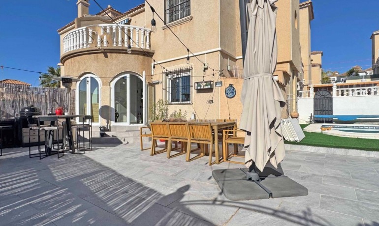 Sale - House -
Orihuela Costa - Villamartin