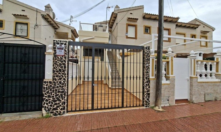 Sale - Apartment / Flat -
Orihuela Costa - Punta Prima