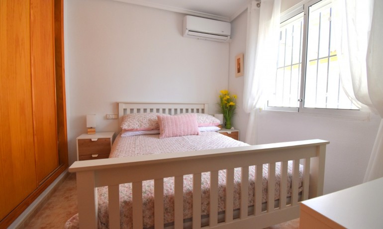 Sale - House -
Orihuela Costa - Playa Flamenca