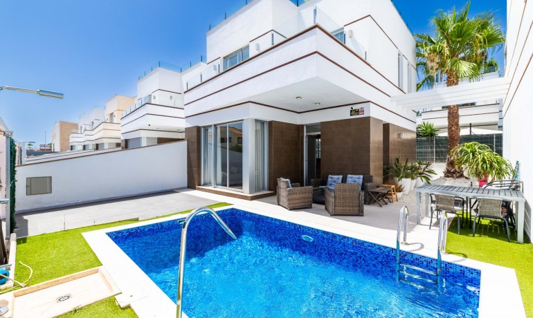 Sale - Villa -
Ciudad Quesada - Ciudad Quesada - Town