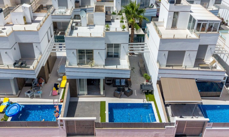 Sale - Villa -
Ciudad Quesada - Ciudad Quesada - Town
