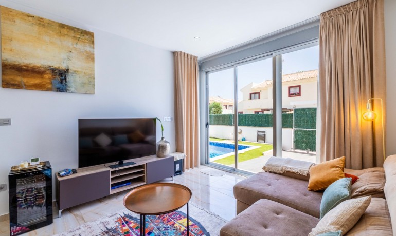 Sale - Villa -
Ciudad Quesada - Ciudad Quesada - Town