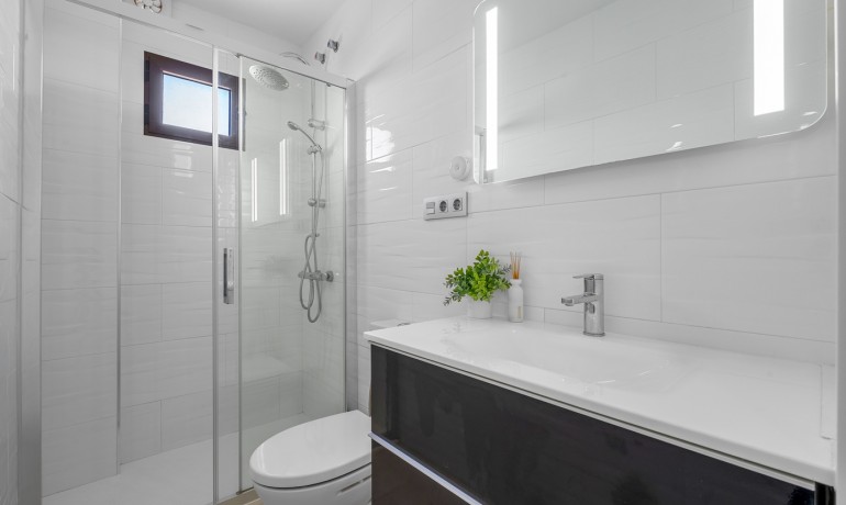 Sale - Apartment / Flat -
Torrevieja* - Torrevieja - Aguas Nuevas