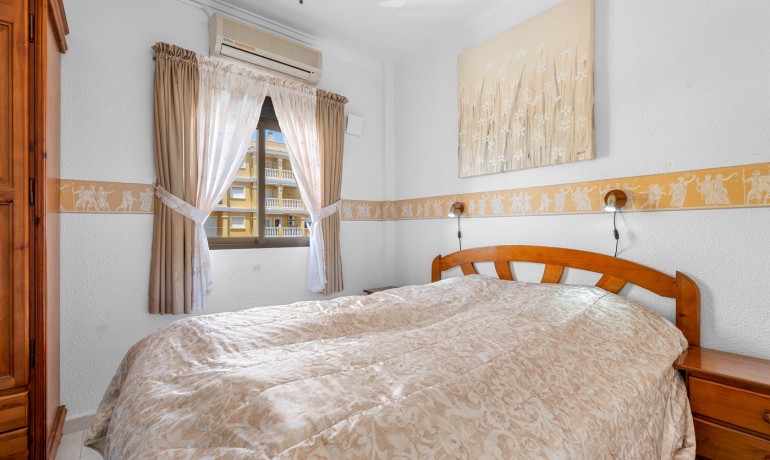 Sale - Apartment / Flat -
Torrevieja - Torrevieja - Aguas Nuevas