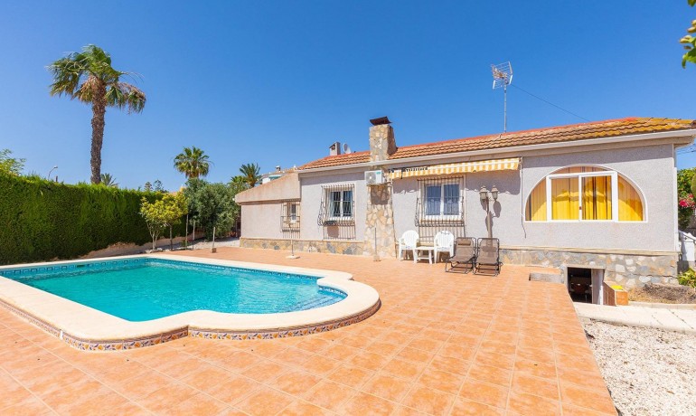 Sale - Villa -
Rojales - Centro de la Ciudad Quesada