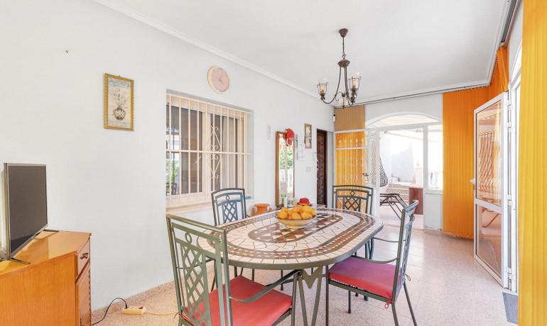 Sale - Villa -
Rojales - Centro de la Ciudad Quesada