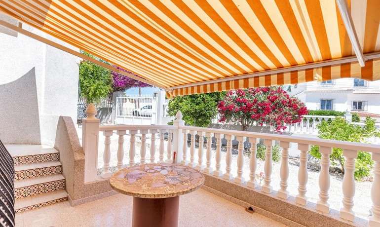 Sale - Villa -
Rojales - Centro de la Ciudad Quesada