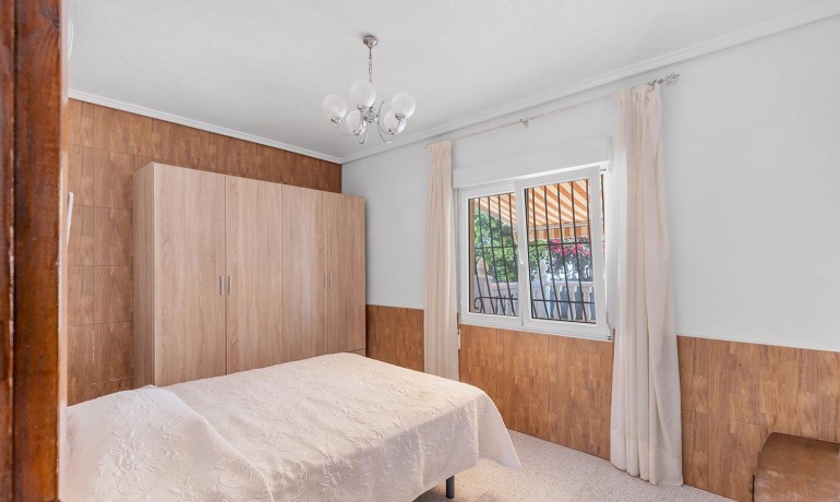 Sale - Villa -
Rojales - Centro de la Ciudad Quesada