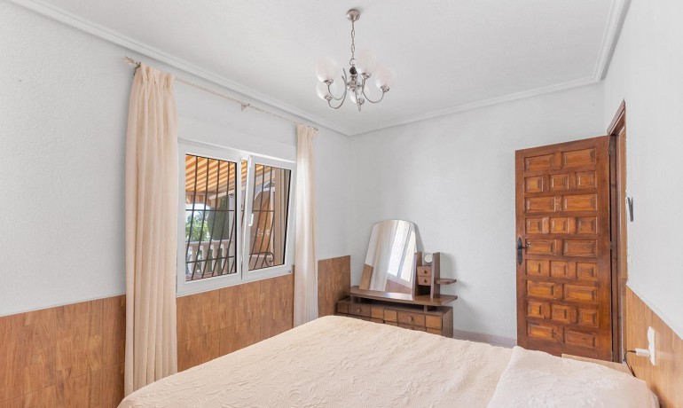 Sale - Villa -
Rojales - Centro de la Ciudad Quesada
