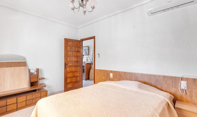Sale - Villa -
Rojales - Centro de la Ciudad Quesada