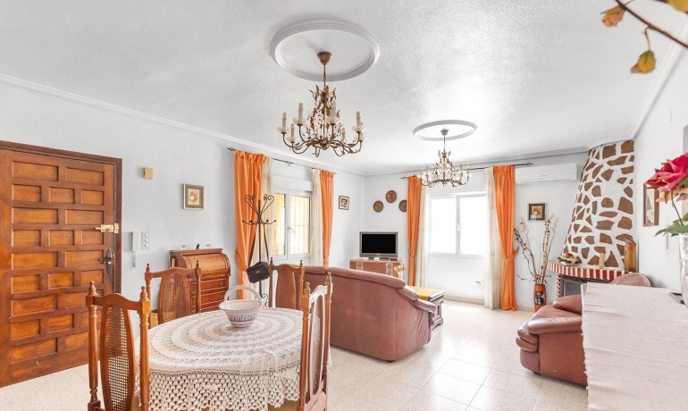 Sale - Villa -
Rojales - Centro de la Ciudad Quesada