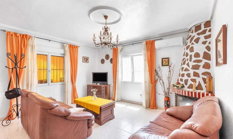 Sale - Villa -
Rojales - Centro de la Ciudad Quesada