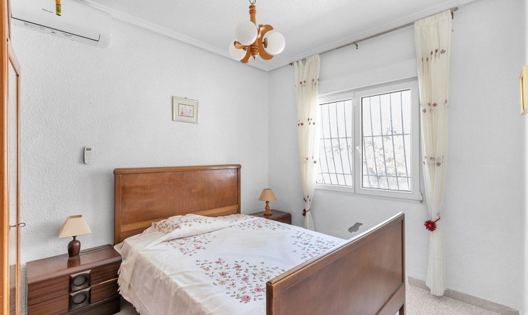 Sale - Villa -
Rojales - Centro de la Ciudad Quesada