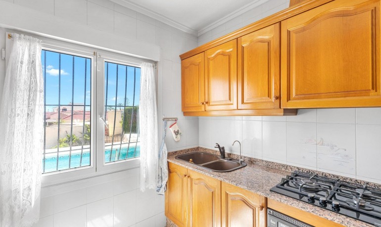 Sale - Villa -
Rojales - Centro de la Ciudad Quesada