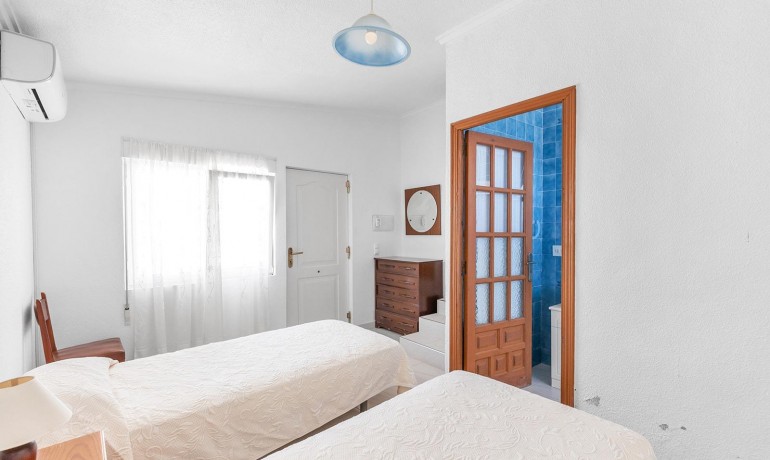 Sale - Villa -
Rojales - Centro de la Ciudad Quesada