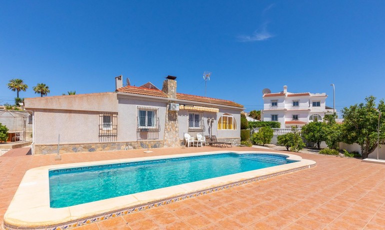 Sale - Villa -
Rojales - Centro de la Ciudad Quesada