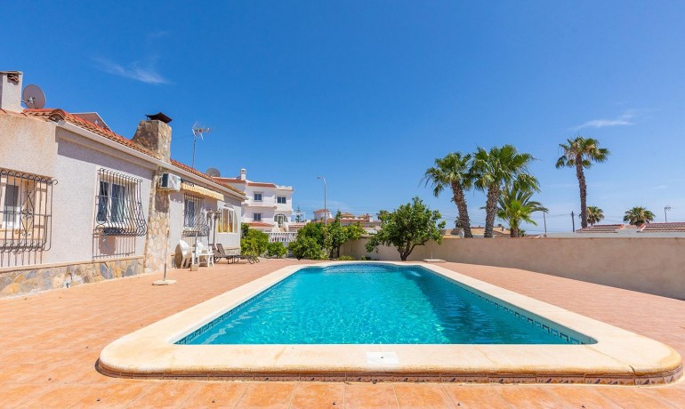 Sale - Villa -
Rojales - Centro de la Ciudad Quesada