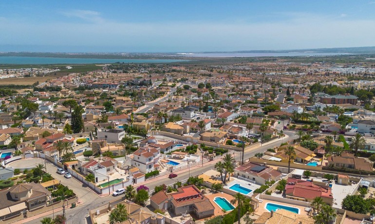 Sale - Villa -
Rojales - Centro de la Ciudad Quesada