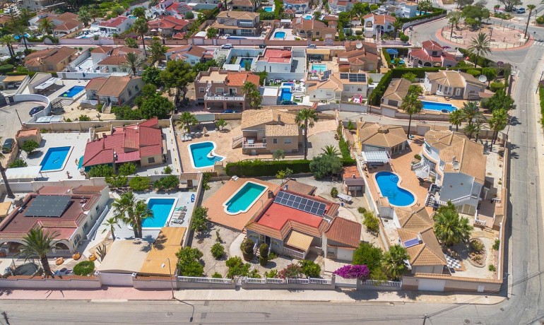 Sale - Villa -
Rojales - Centro de la Ciudad Quesada