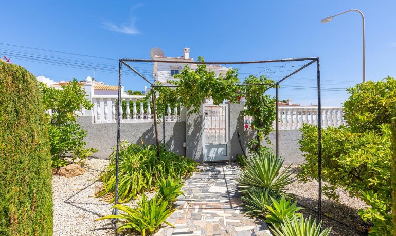 Sale - Villa -
Rojales - Centro de la Ciudad Quesada