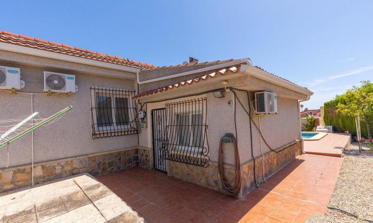 Sale - Villa -
Rojales - Centro de la Ciudad Quesada