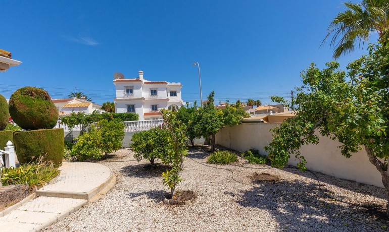 Sale - Villa -
Rojales - Centro de la Ciudad Quesada