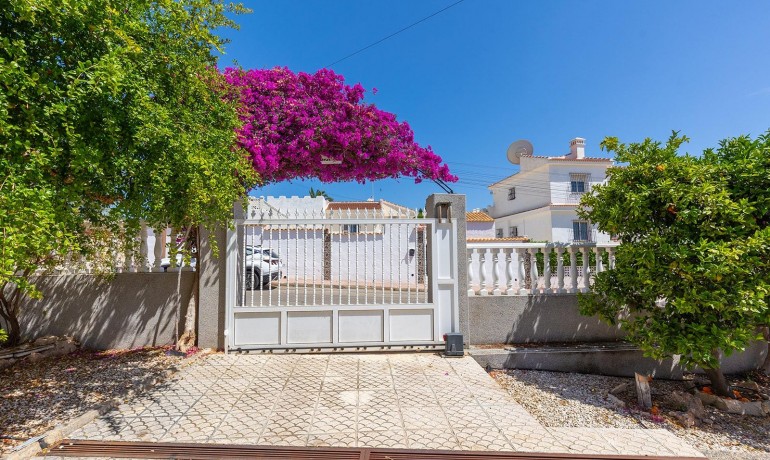 Sale - Villa -
Rojales - Centro de la Ciudad Quesada