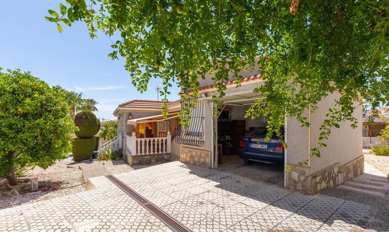 Sale - Villa -
Rojales - Centro de la Ciudad Quesada
