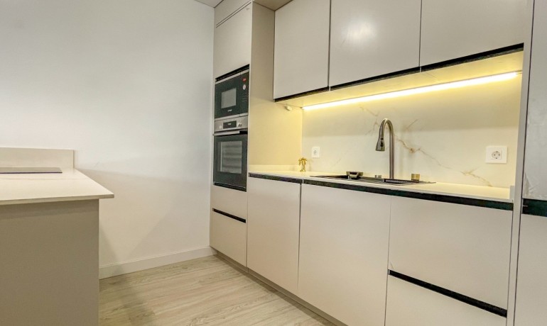 Sale - Apartment / Flat -
Torrevieja - Playa Acequion
