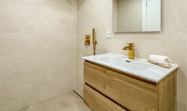 Sale - Apartment / Flat -
Torrevieja - Playa Acequion
