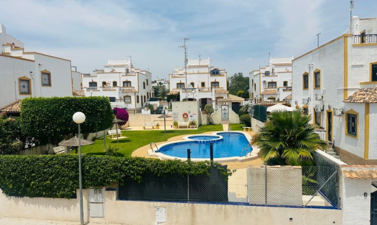 Sale - House -
Orihuela* - Entre Naranjos Vistabella