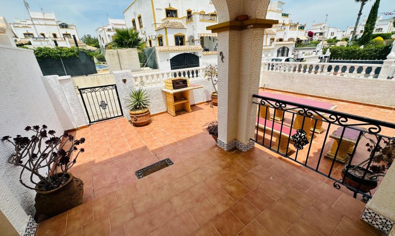 Sale - House -
Orihuela* - Entre Naranjos Vistabella