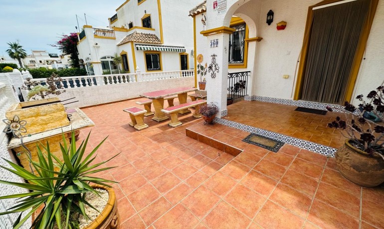 Sale - House -
Orihuela* - Entre Naranjos Vistabella