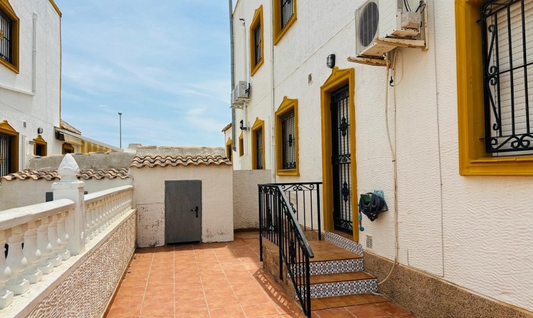 Sale - House -
Orihuela* - Entre Naranjos Vistabella
