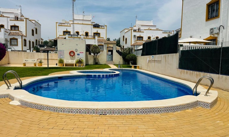 Sale - House -
Orihuela* - Entre Naranjos Vistabella