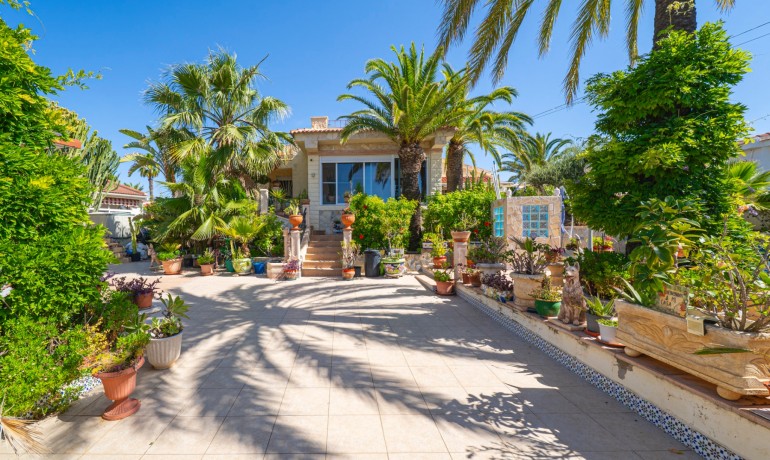 Sale - Villa -
Cuidad Quesada* - Rojales