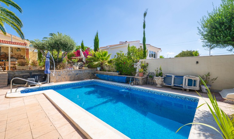 Sale - Villa -
Cuidad Quesada* - Rojales