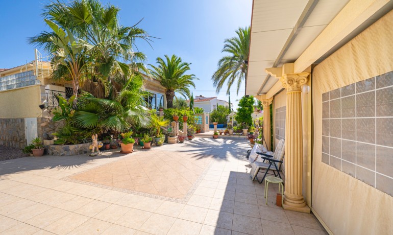 Sale - Villa -
Cuidad Quesada* - Rojales