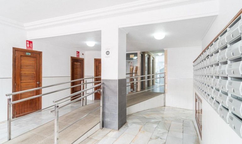 Sale - Apartment / Flat -
Torrevieja* - Curva del Palangre